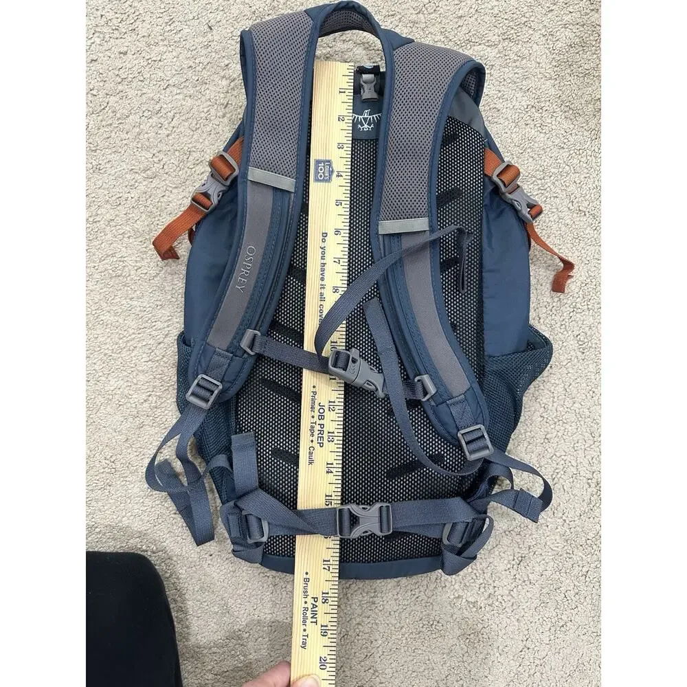 Osprey Daylite Lightweight Backpack H2O Hydration Ready Pack Hiking Camping GUC